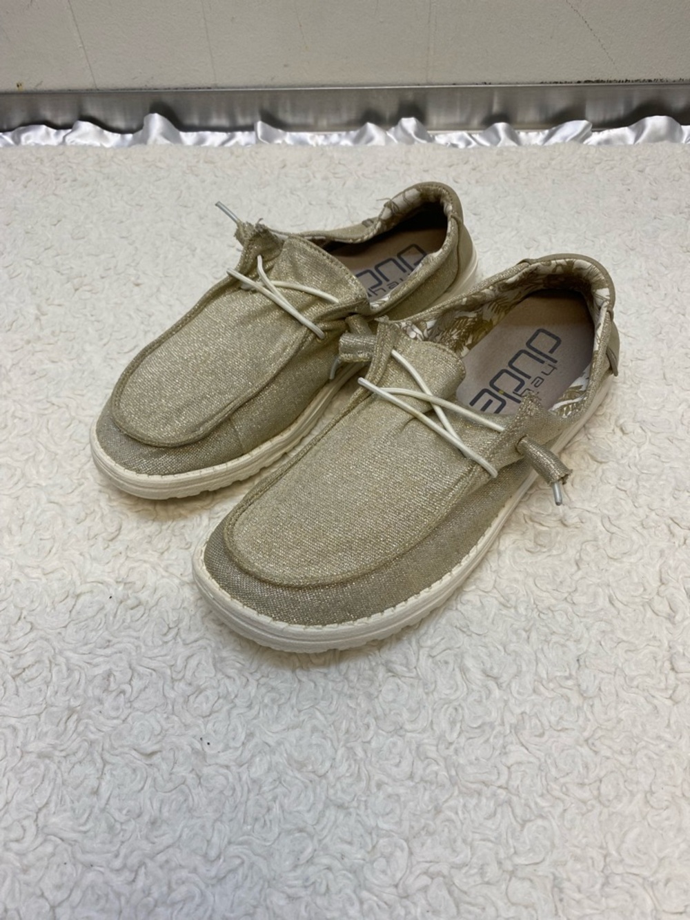 Hey Dude Wendy Stretch Shoes Womens 9 Sparkling Beige Slip On Comfort Casual